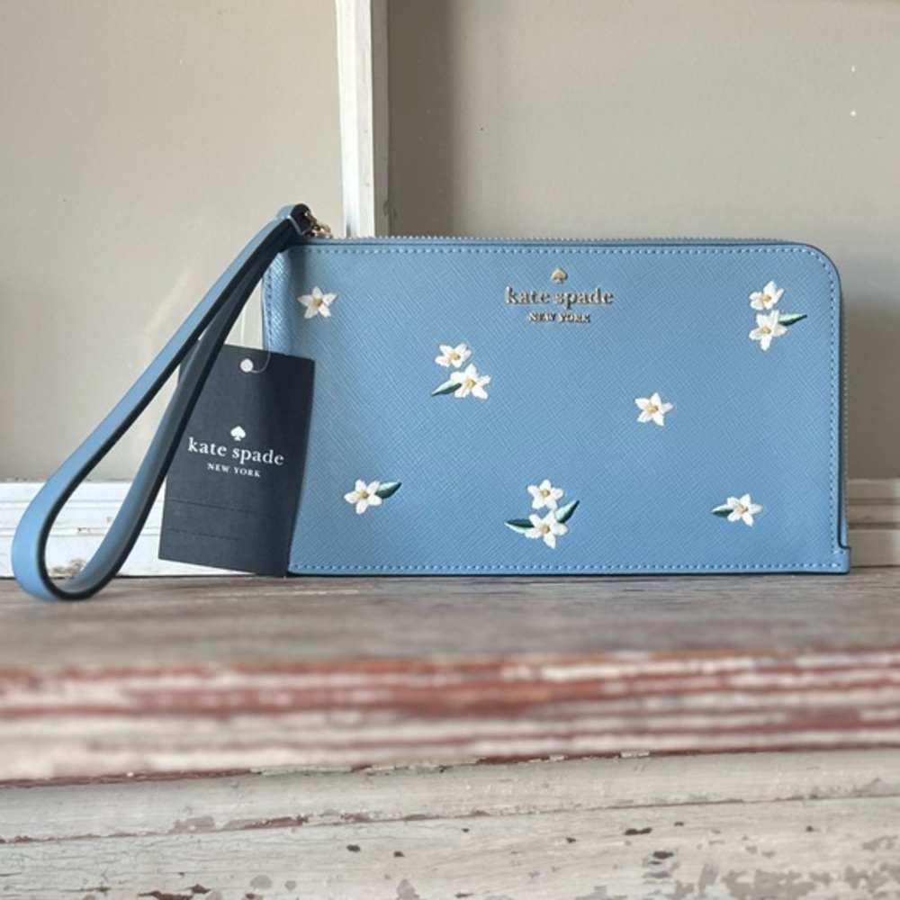NEW! KATE SPADE Embroidered Floral Medium Wristlet in Blue